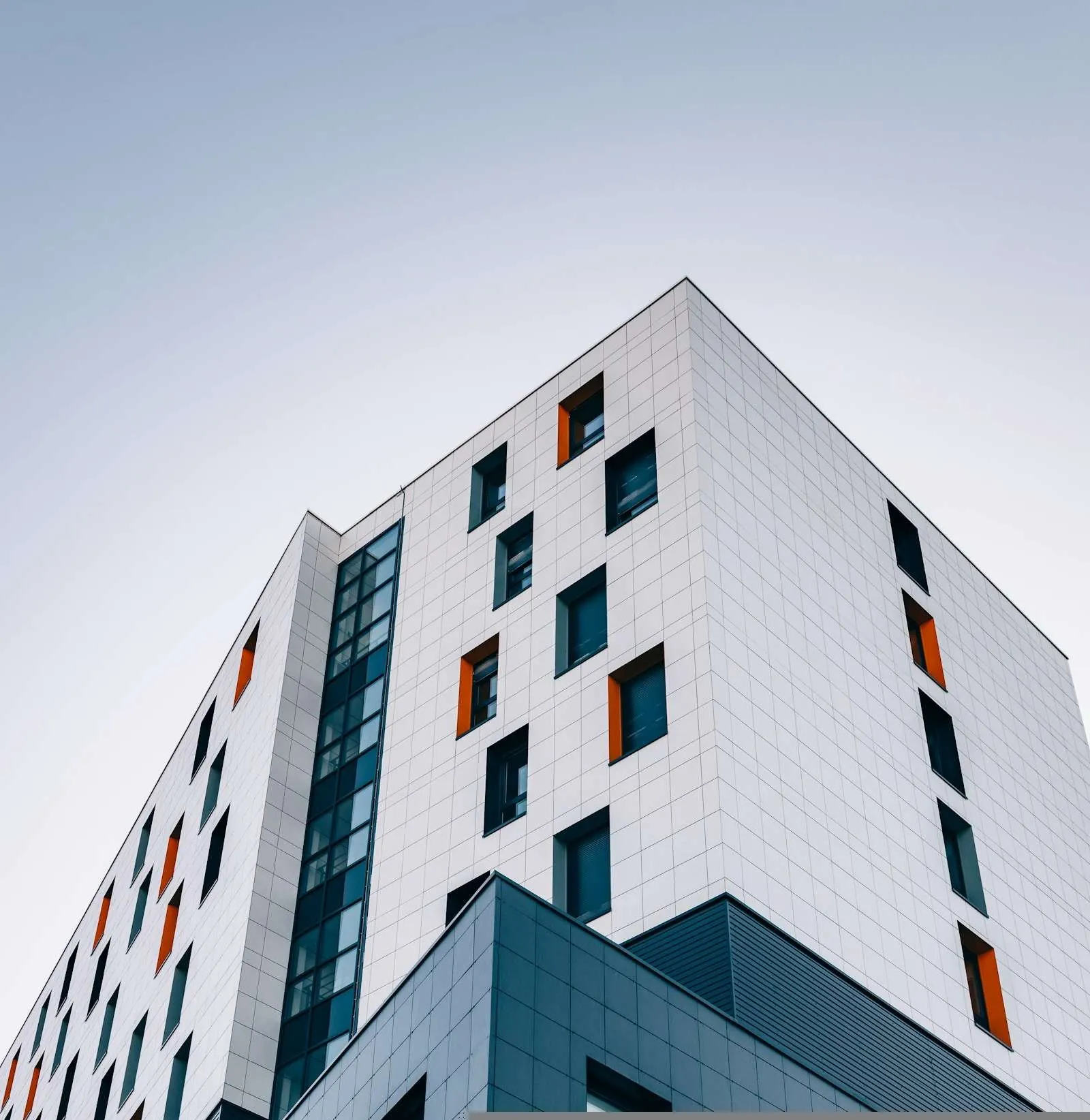 Façade d’un immeuble suivi par Le Groupe C